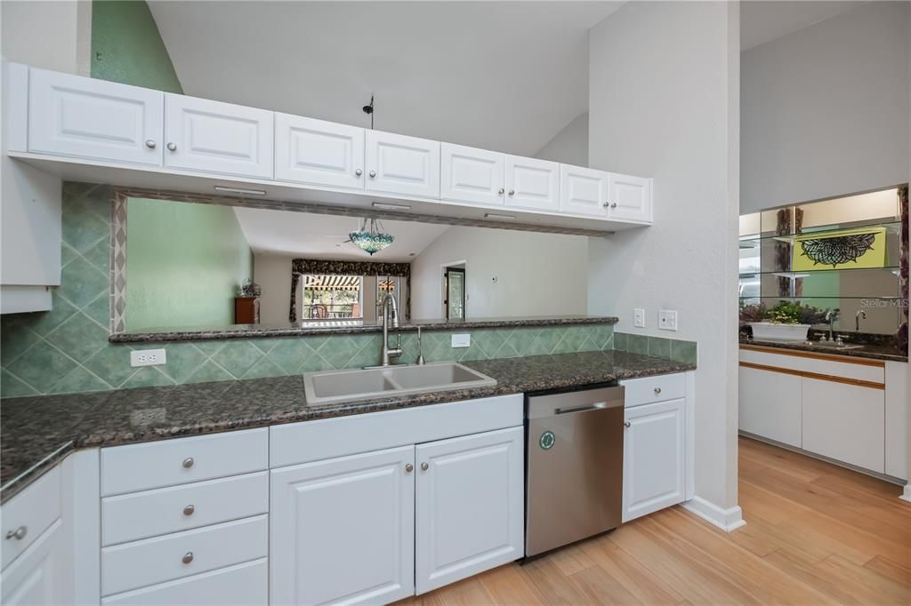 待售: $250,000 (3 贝兹, 2 浴室, 1786 平方英尺)