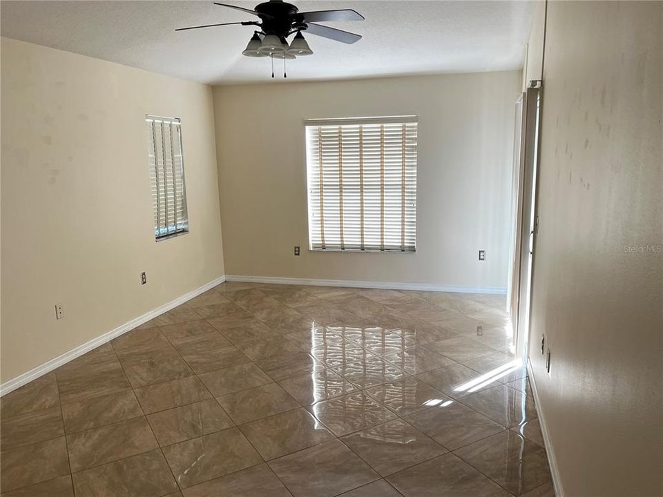 For Rent: $2,000 (4 beds, 2 baths, 1946 Square Feet)