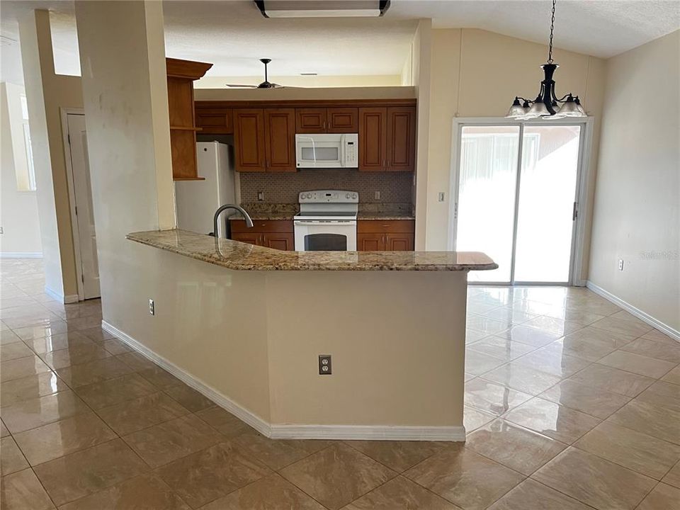 For Rent: $2,000 (4 beds, 2 baths, 1946 Square Feet)