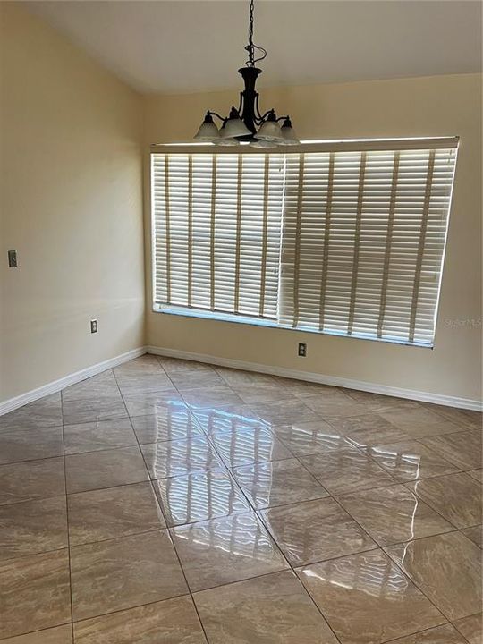 For Rent: $2,000 (4 beds, 2 baths, 1946 Square Feet)