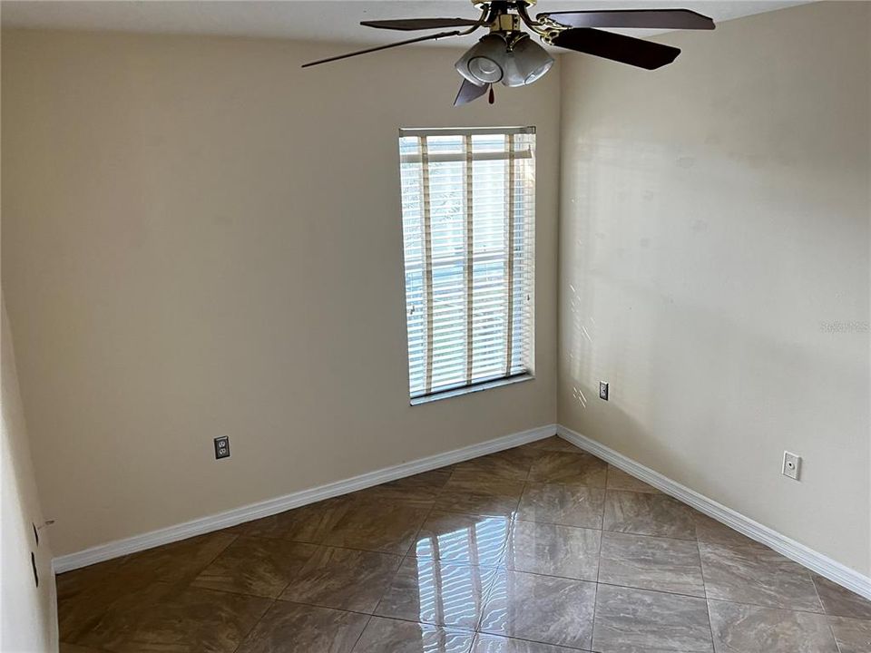 For Rent: $2,000 (4 beds, 2 baths, 1946 Square Feet)