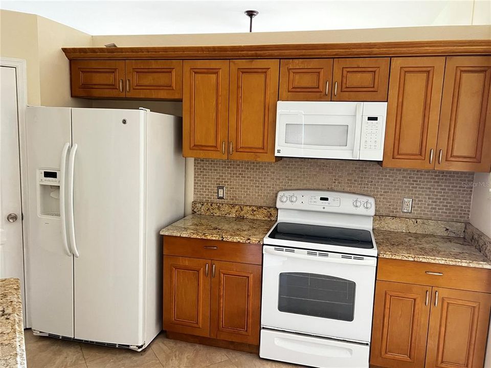 For Rent: $2,000 (4 beds, 2 baths, 1946 Square Feet)