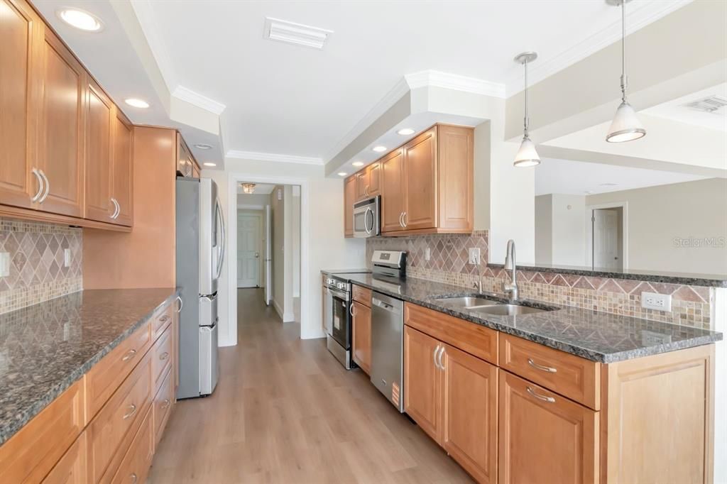 En Venta: $1,200,000 (3 camas, 2 baños, 2111 Pies cuadrados)