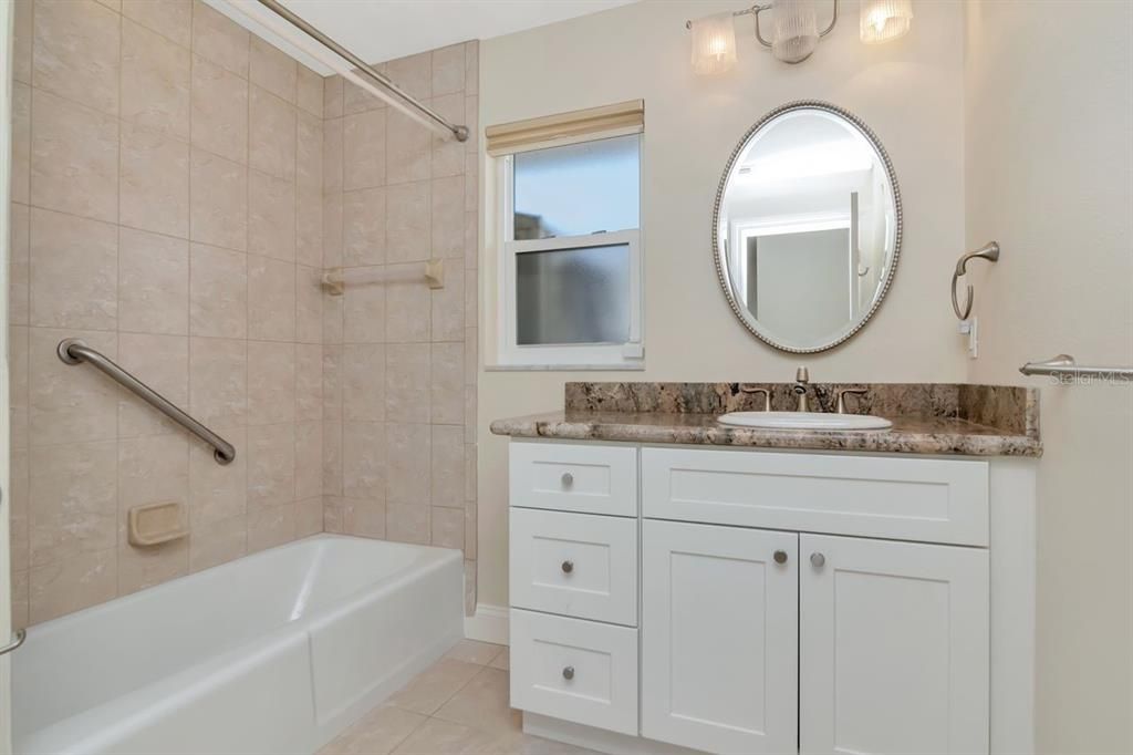 En Venta: $1,200,000 (3 camas, 2 baños, 2111 Pies cuadrados)