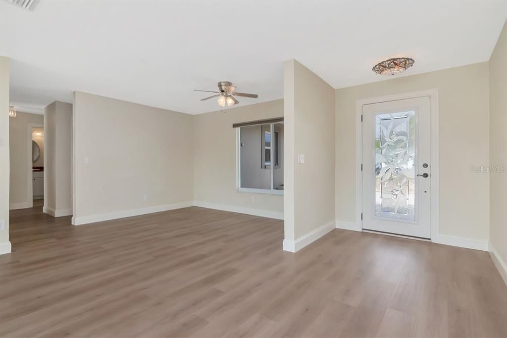 En Venta: $1,200,000 (3 camas, 2 baños, 2111 Pies cuadrados)