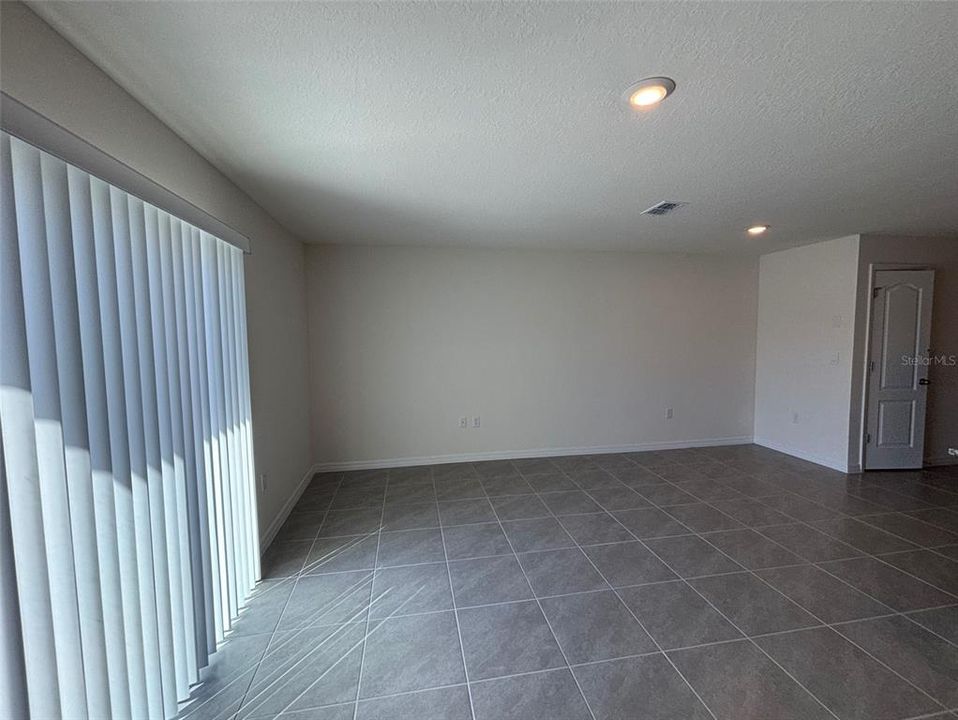 出租: $2,050 (3 贝兹, 2 浴室, 1463 平方英尺)