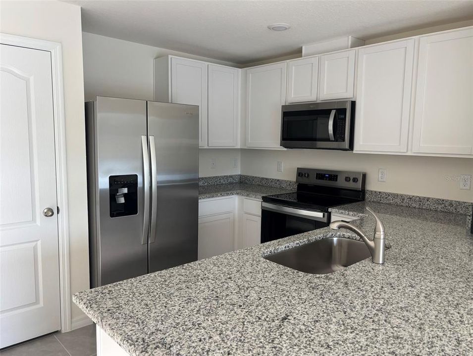 出租: $2,050 (3 贝兹, 2 浴室, 1463 平方英尺)