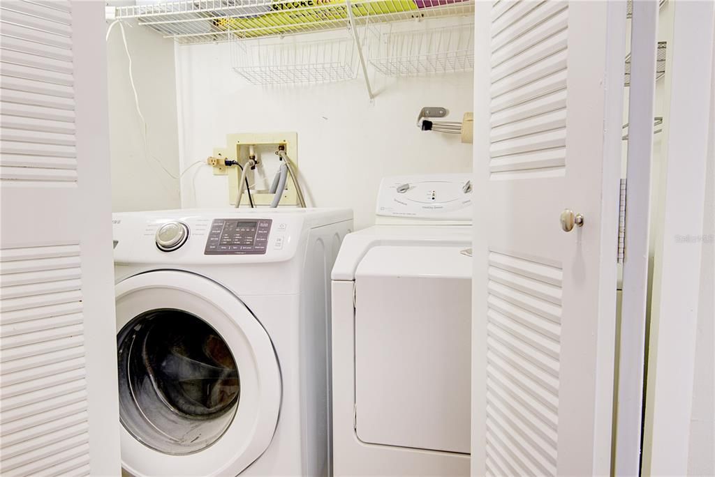 待售: $239,000 (2 贝兹, 2 浴室, 1002 平方英尺)