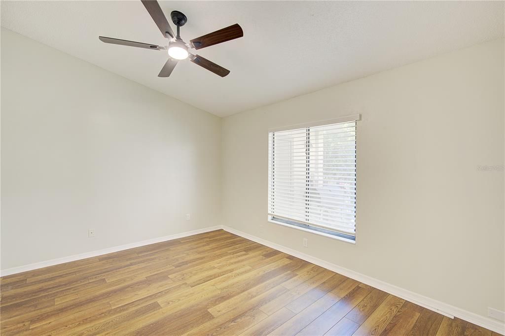 待售: $239,000 (2 贝兹, 2 浴室, 1002 平方英尺)