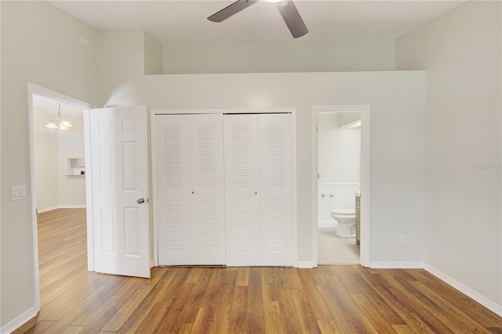 待售: $239,000 (2 贝兹, 2 浴室, 1002 平方英尺)