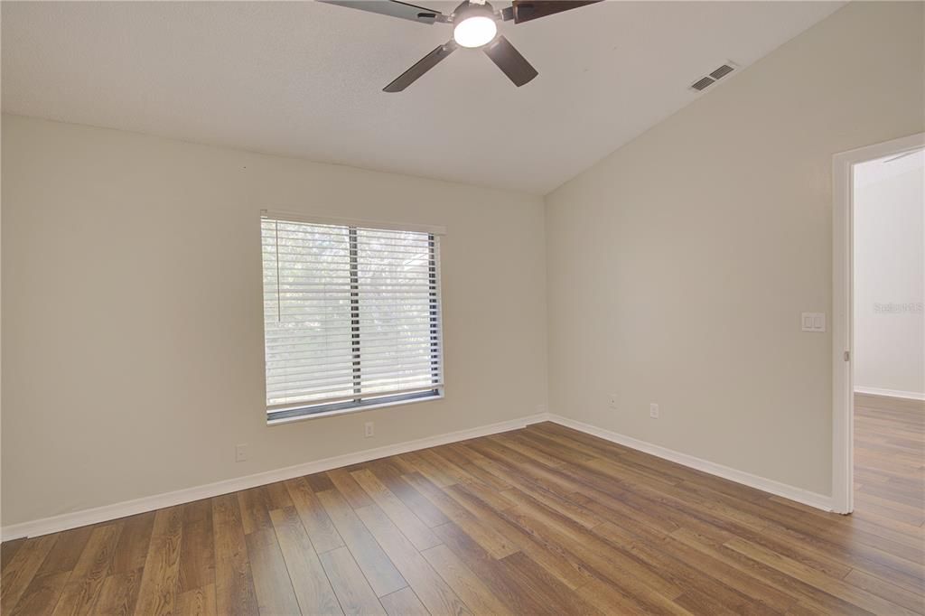 待售: $239,000 (2 贝兹, 2 浴室, 1002 平方英尺)