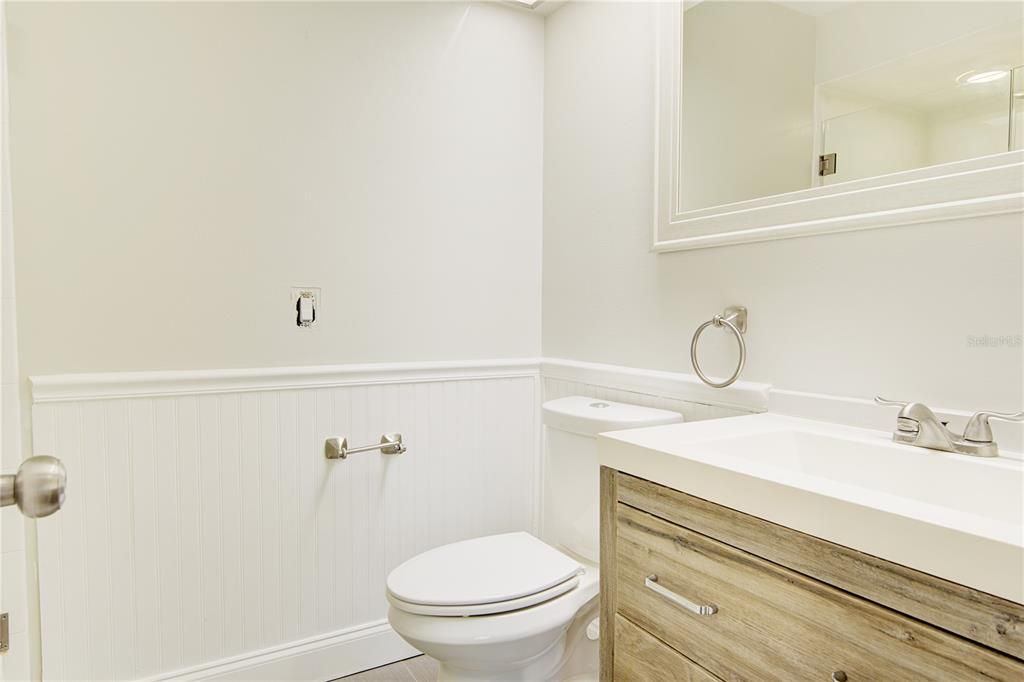 待售: $239,000 (2 贝兹, 2 浴室, 1002 平方英尺)