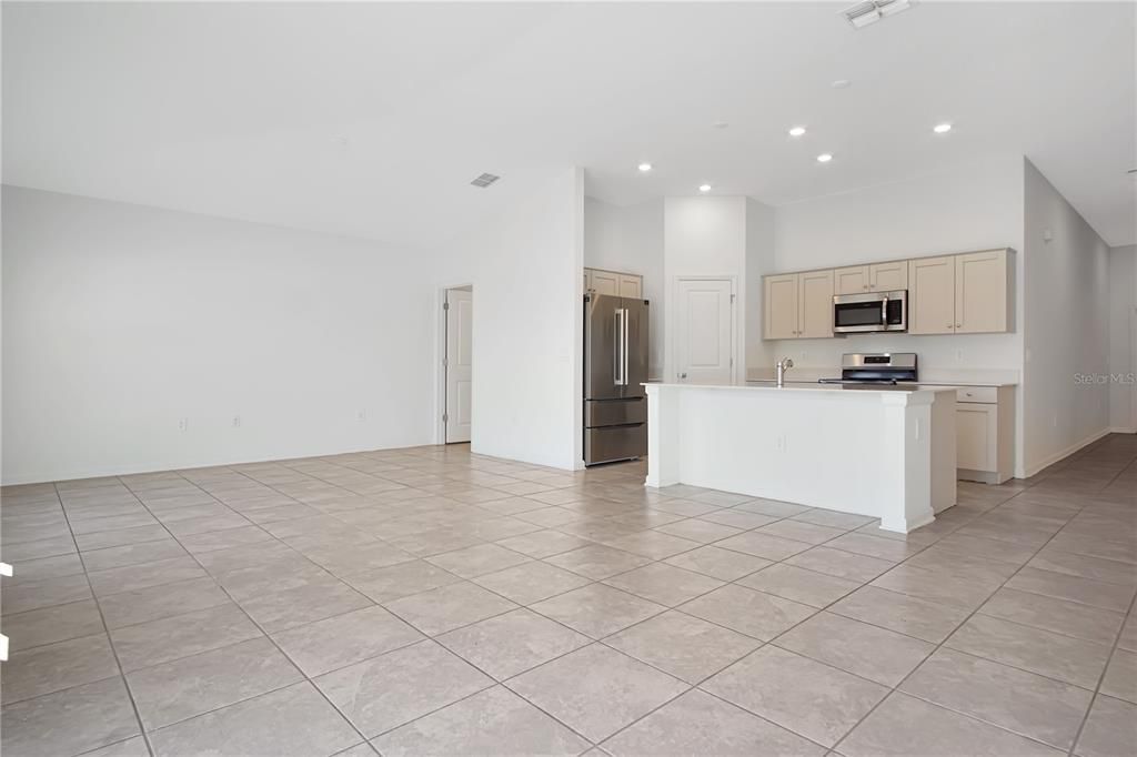 For Rent: $1,750 (3 beds, 2 baths, 1552 Square Feet)