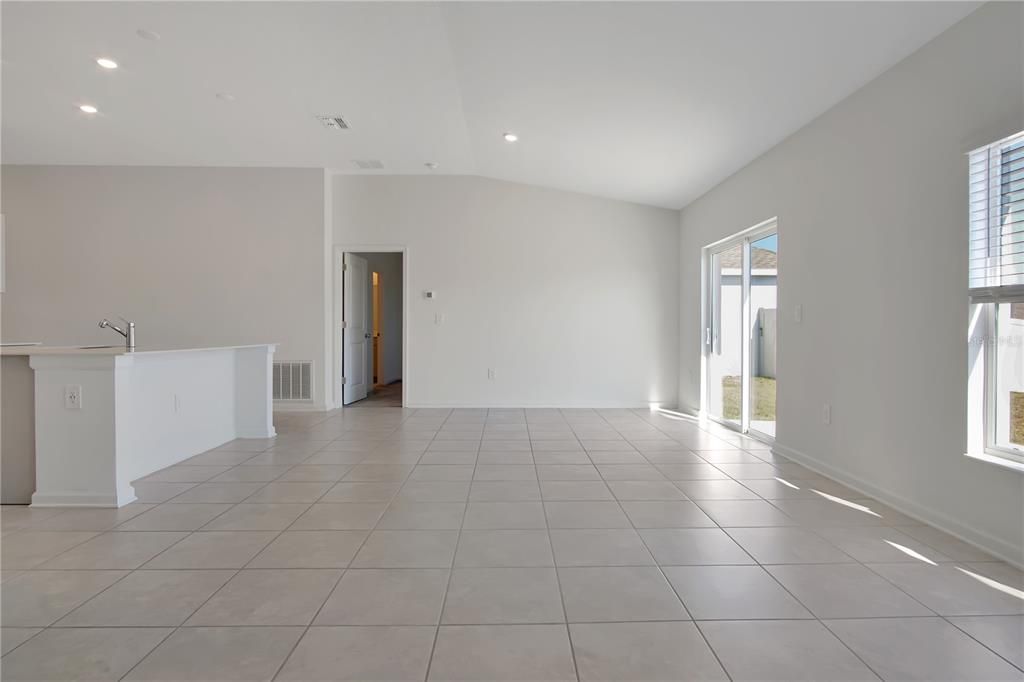 For Rent: $1,750 (3 beds, 2 baths, 1552 Square Feet)