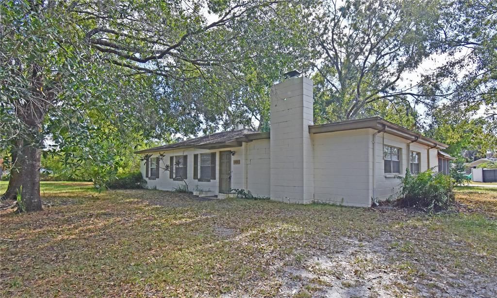 合同活跃: $1,650 (3 贝兹, 1 浴室, 1343 平方英尺)