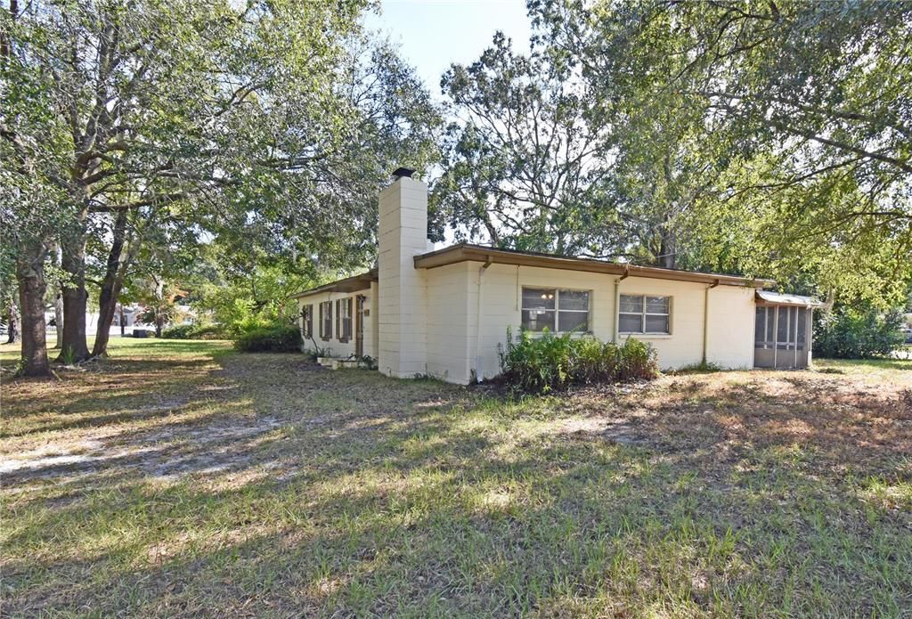 合同活跃: $1,650 (3 贝兹, 1 浴室, 1343 平方英尺)