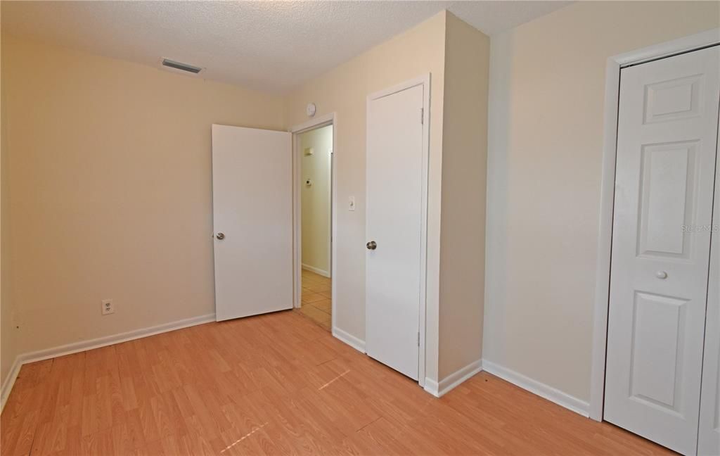 合同活跃: $1,650 (3 贝兹, 1 浴室, 1343 平方英尺)