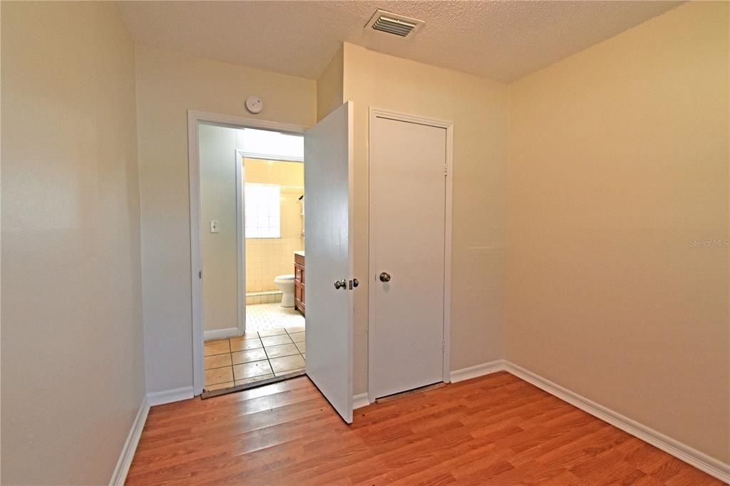 合同活跃: $1,650 (3 贝兹, 1 浴室, 1343 平方英尺)