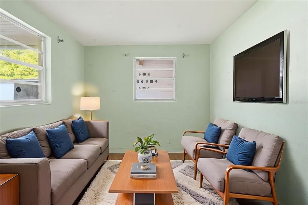 For Sale: $179,900 (3 beds, 2 baths, 944 Square Feet)