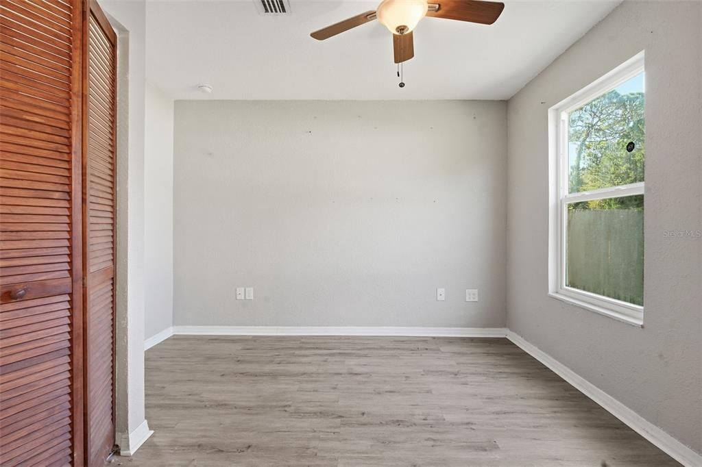 For Sale: $179,900 (3 beds, 2 baths, 944 Square Feet)