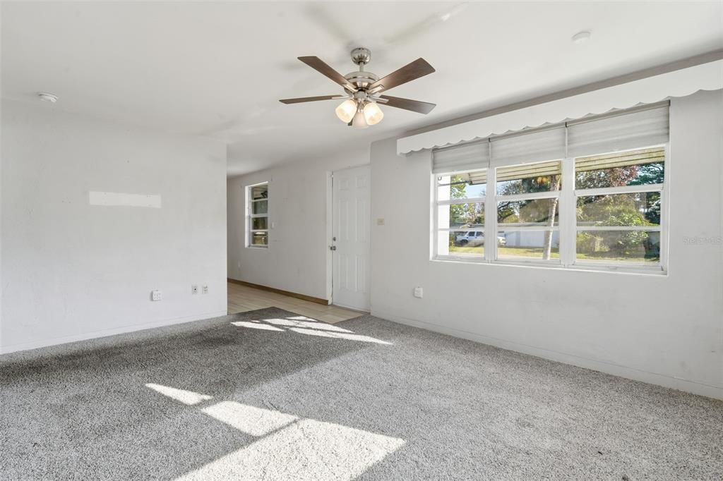 For Sale: $179,900 (3 beds, 2 baths, 944 Square Feet)