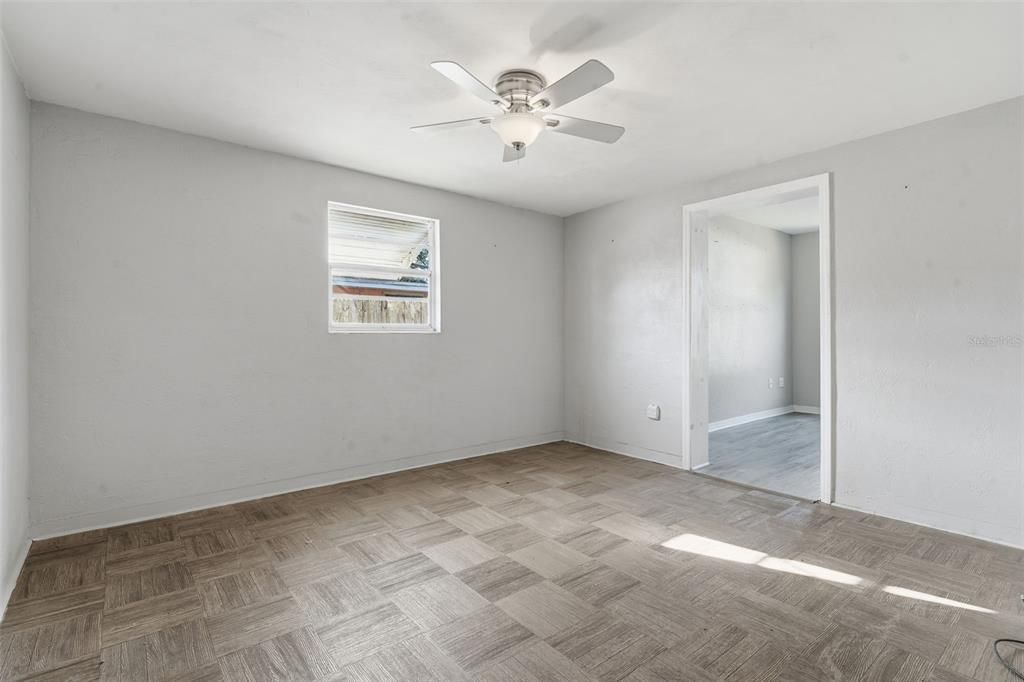 For Sale: $179,900 (3 beds, 2 baths, 944 Square Feet)