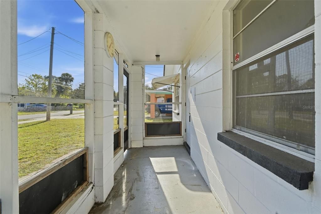 For Sale: $179,900 (3 beds, 2 baths, 944 Square Feet)