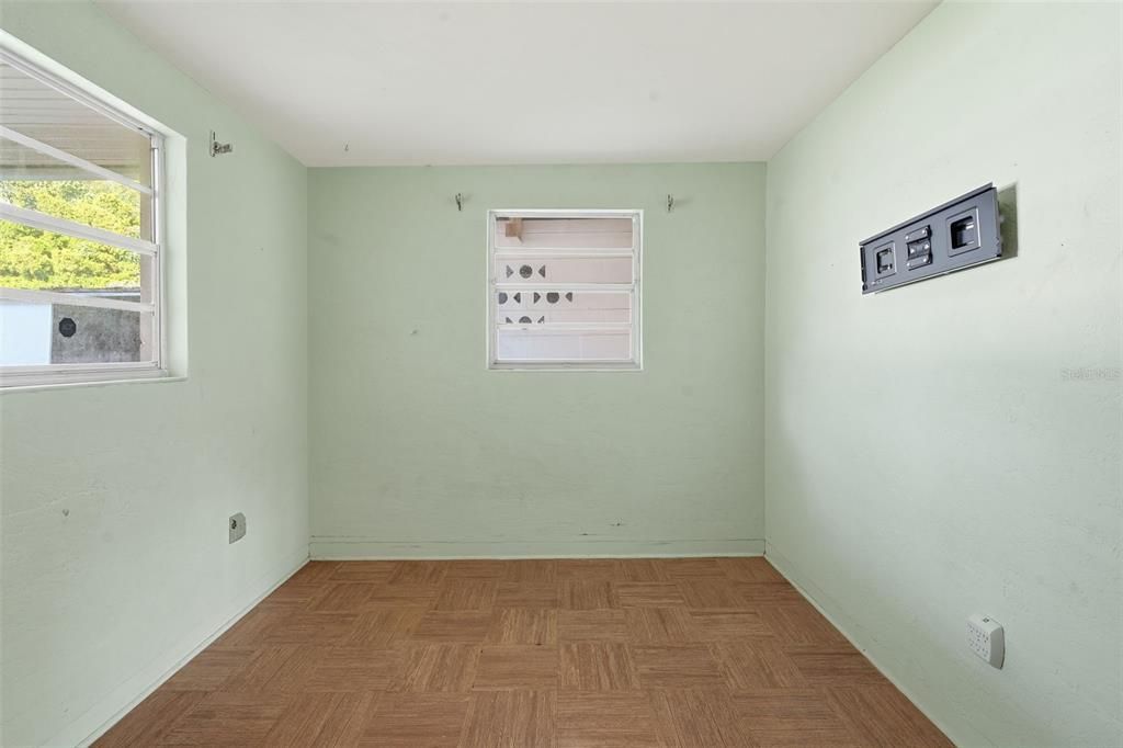 For Sale: $179,900 (3 beds, 2 baths, 944 Square Feet)