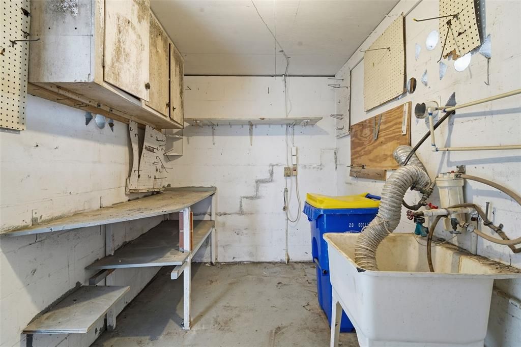 For Sale: $179,900 (3 beds, 2 baths, 944 Square Feet)