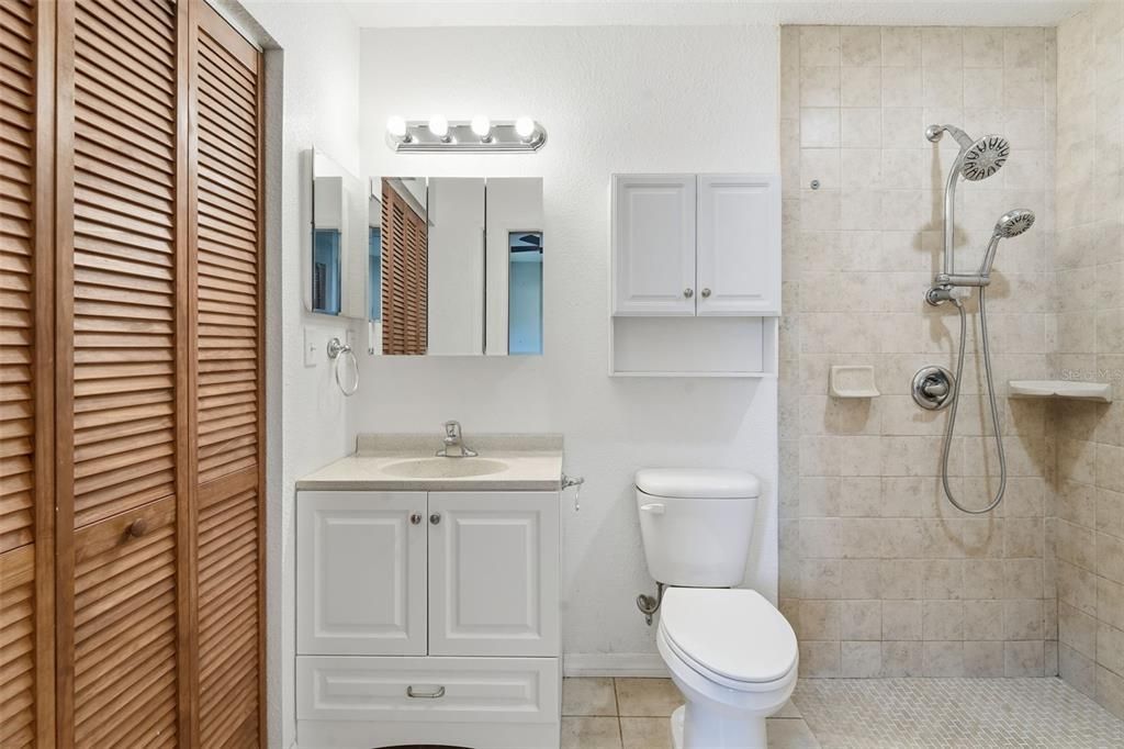 For Sale: $179,900 (3 beds, 2 baths, 944 Square Feet)