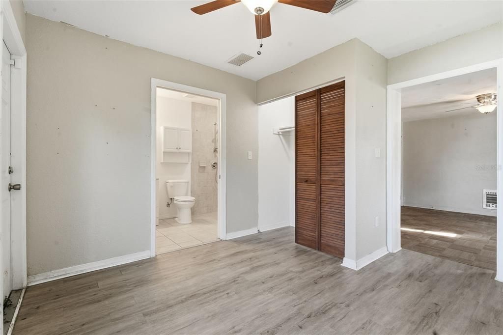 For Sale: $179,900 (3 beds, 2 baths, 944 Square Feet)