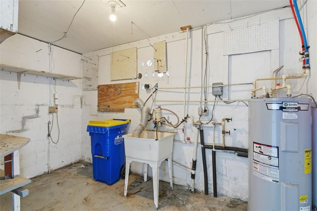 For Sale: $179,900 (3 beds, 2 baths, 944 Square Feet)