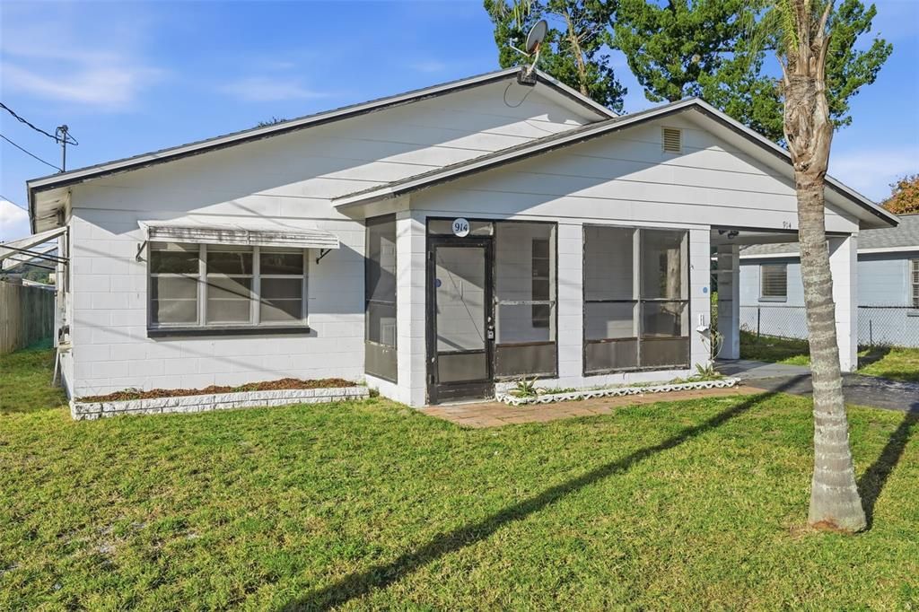 For Sale: $179,900 (3 beds, 2 baths, 944 Square Feet)