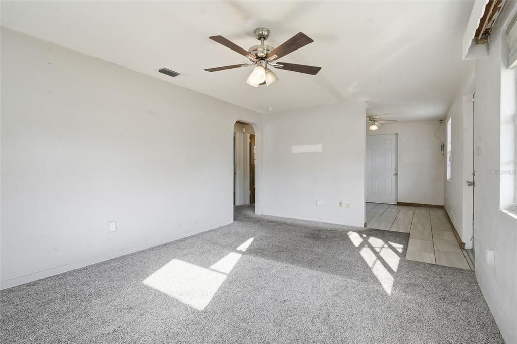 For Sale: $179,900 (3 beds, 2 baths, 944 Square Feet)