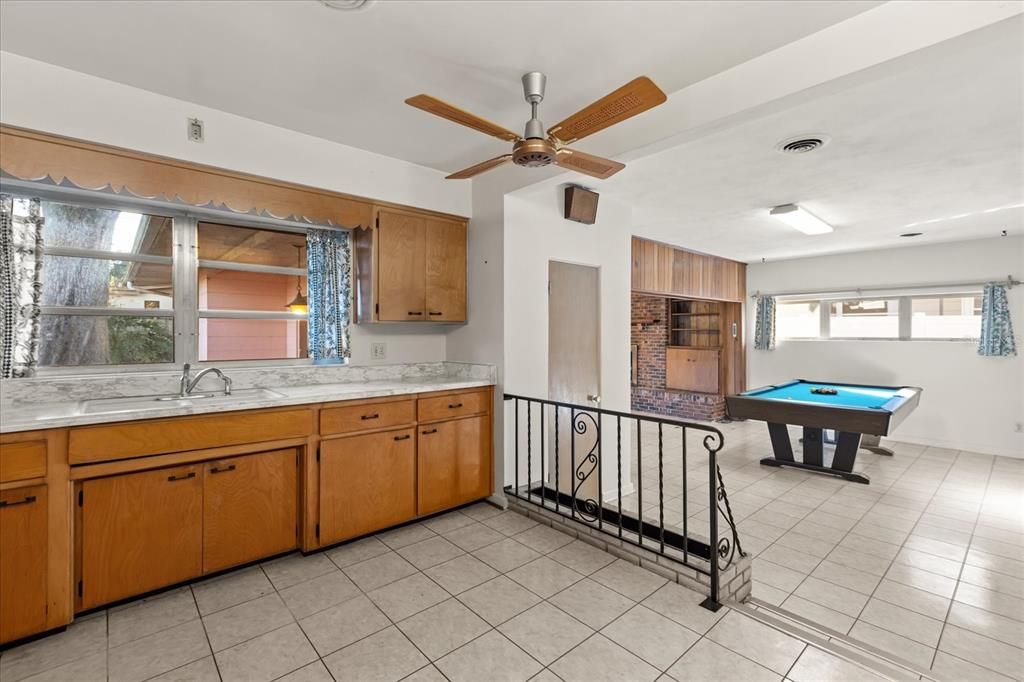 For Sale: $490,000 (4 beds, 2 baths, 2320 Square Feet)