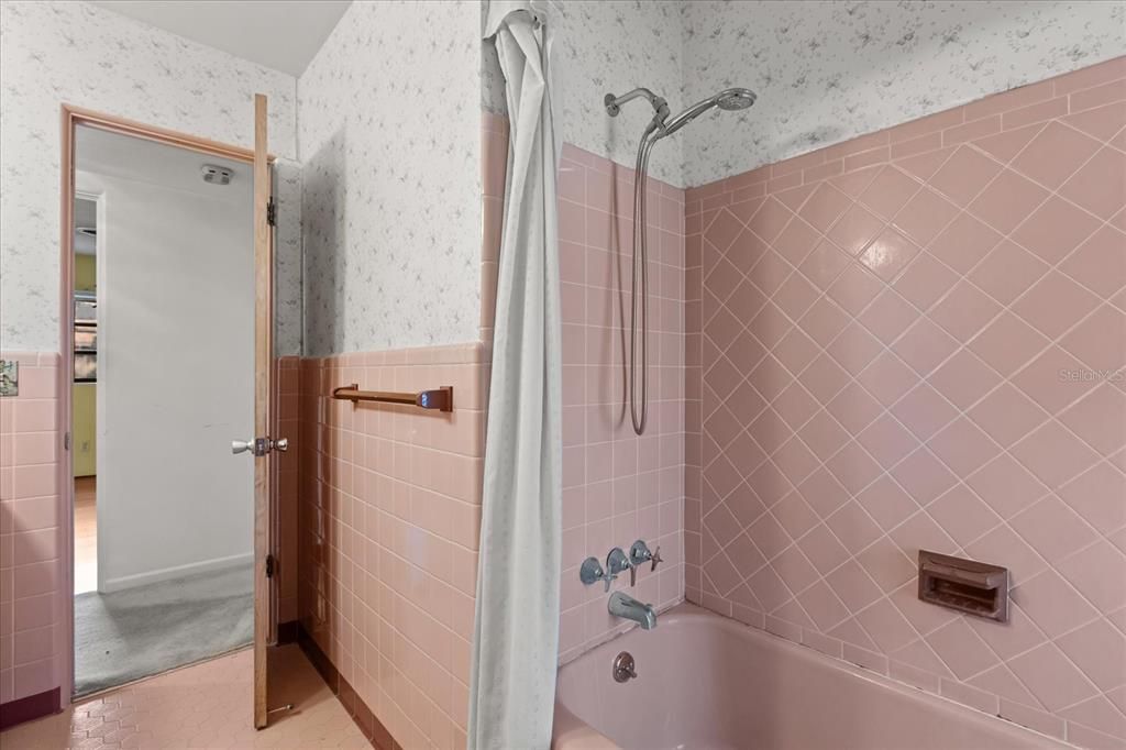 For Sale: $490,000 (4 beds, 2 baths, 2320 Square Feet)