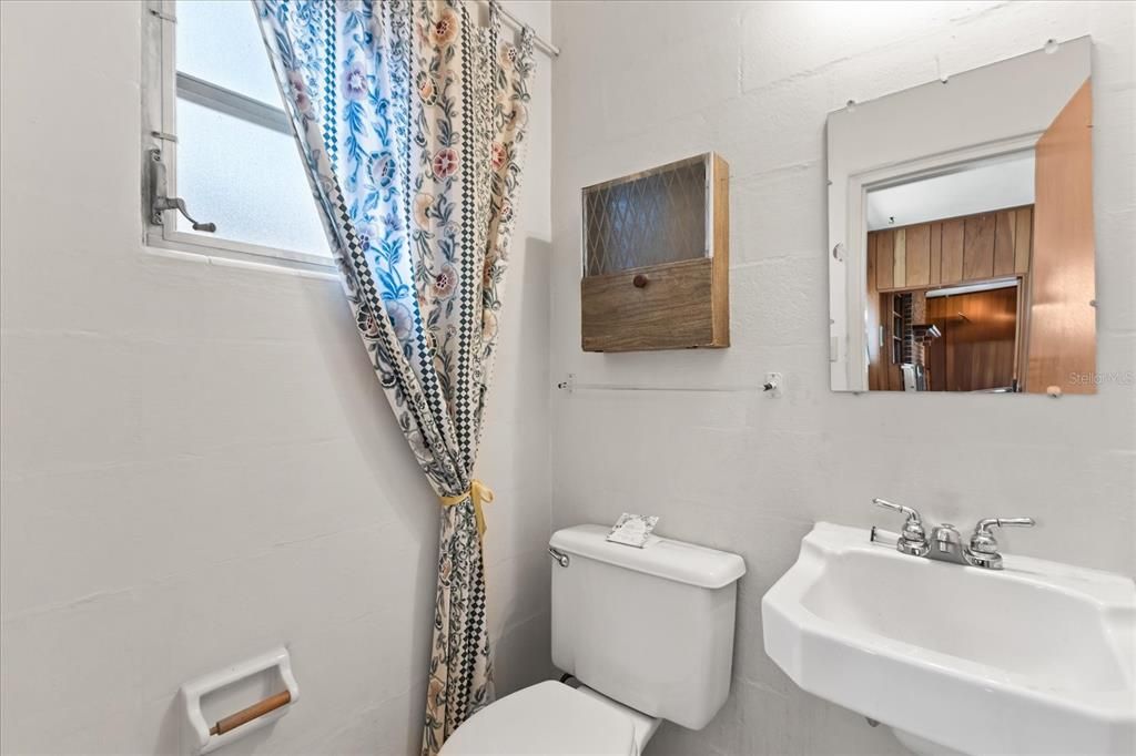 For Sale: $490,000 (4 beds, 2 baths, 2320 Square Feet)