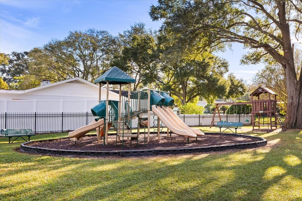 For Sale: $490,000 (4 beds, 2 baths, 2320 Square Feet)