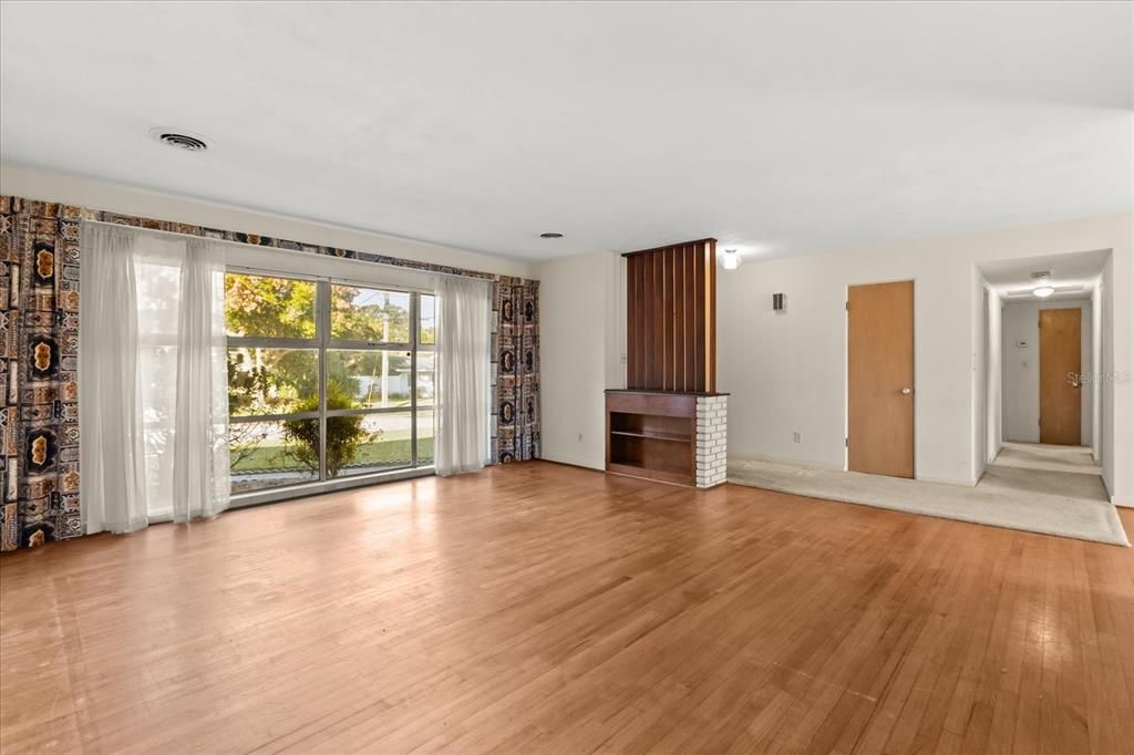 For Sale: $490,000 (4 beds, 2 baths, 2320 Square Feet)