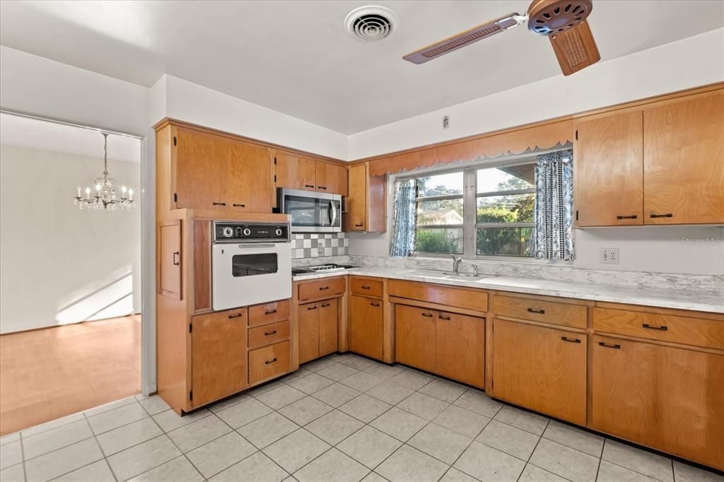 For Sale: $490,000 (4 beds, 2 baths, 2320 Square Feet)