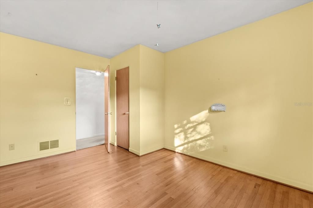 For Sale: $490,000 (4 beds, 2 baths, 2320 Square Feet)