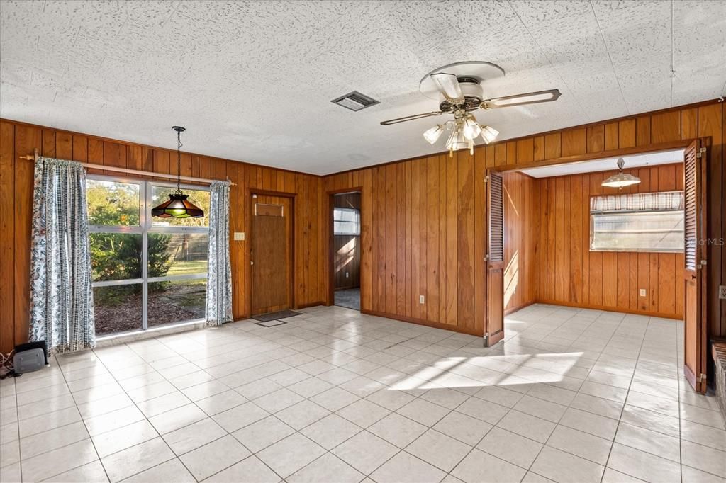 For Sale: $490,000 (4 beds, 2 baths, 2320 Square Feet)