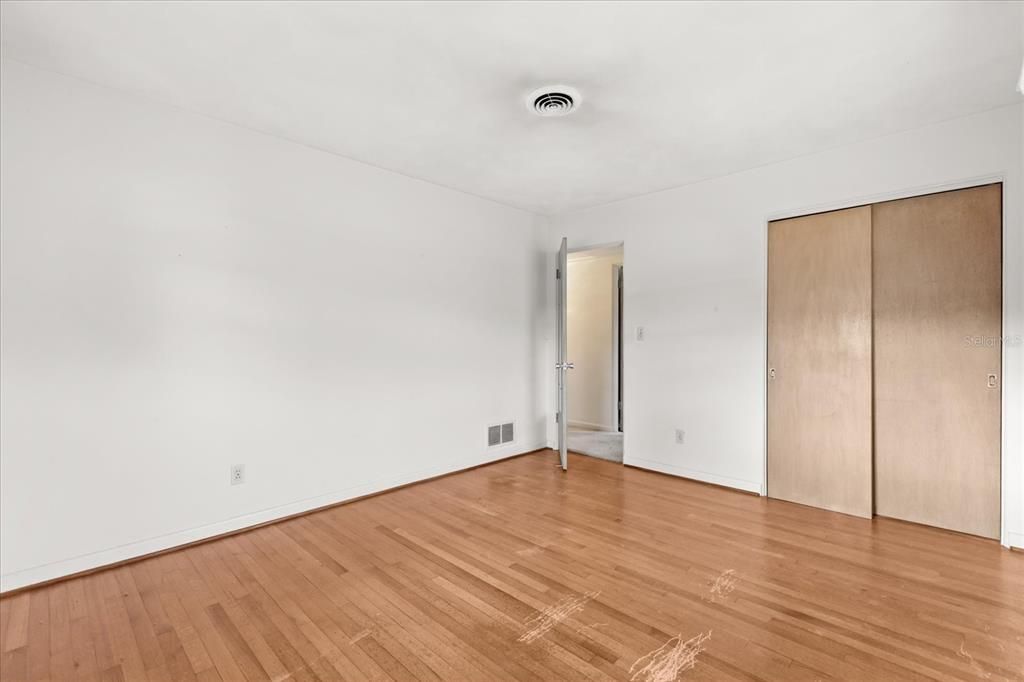 For Sale: $490,000 (4 beds, 2 baths, 2320 Square Feet)