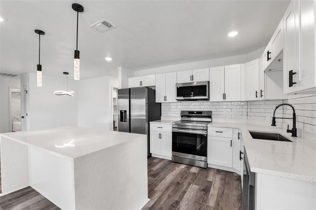 For Rent: $2,850 (3 beds, 2 baths, 2044 Square Feet)