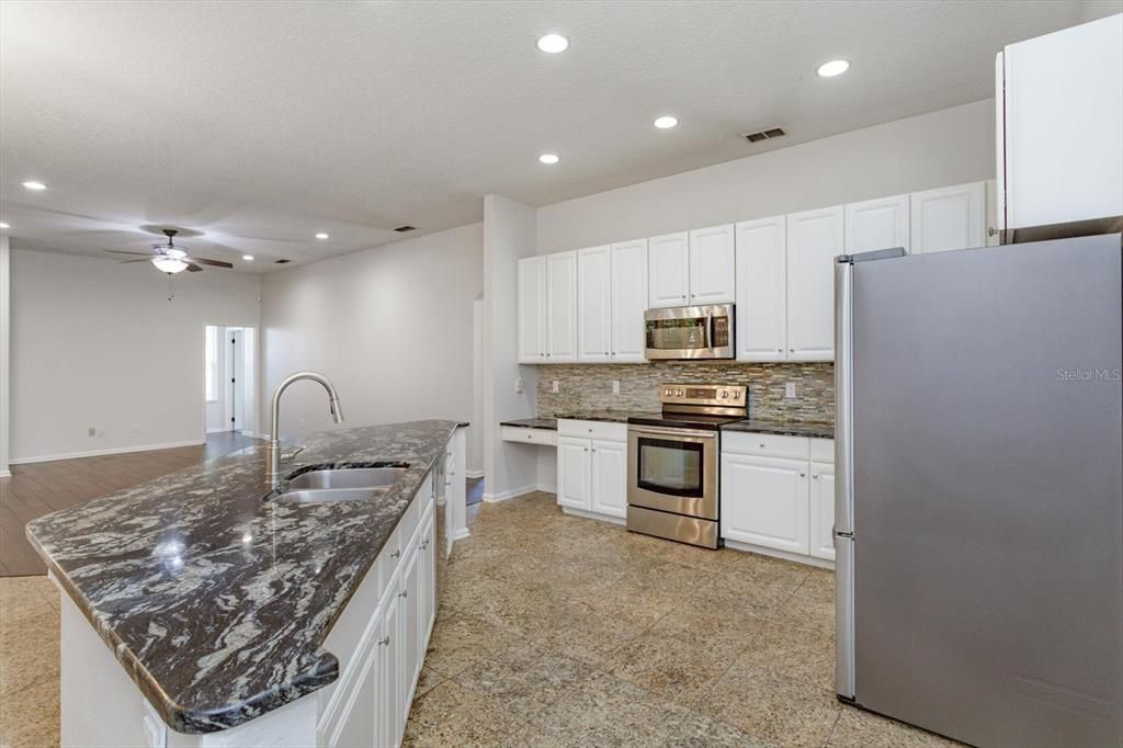 For Sale: $599,000 (4 beds, 3 baths, 2580 Square Feet)