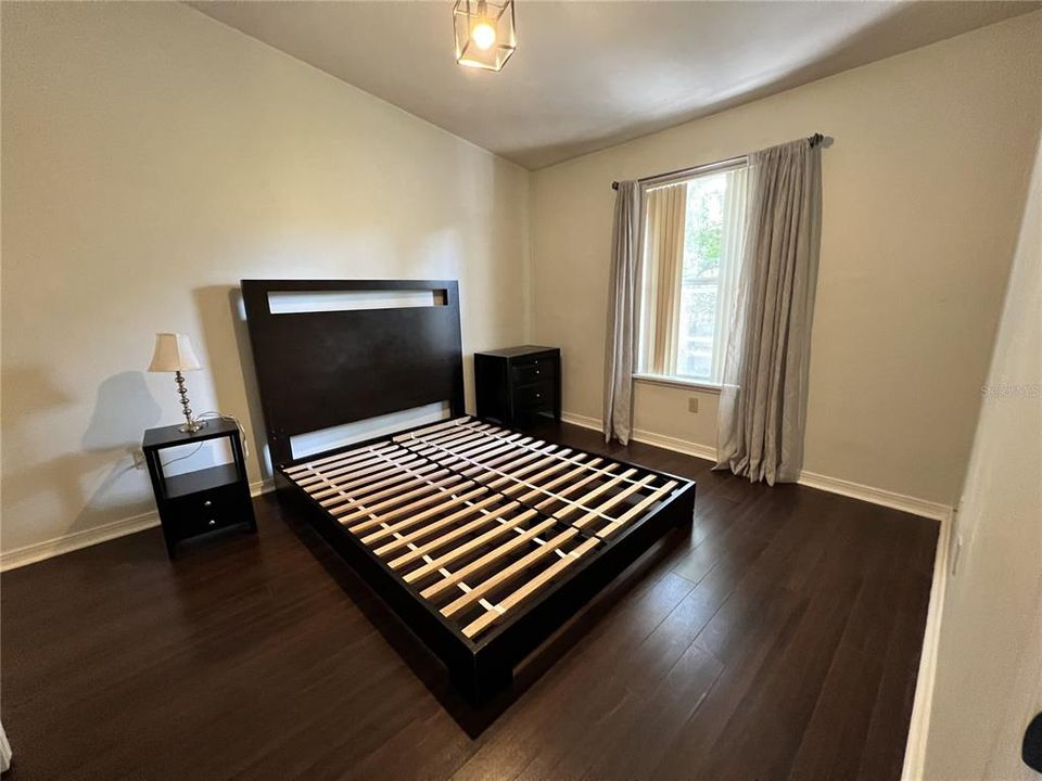 For Rent: $1,400 (2 beds, 2 baths, 888 Square Feet)