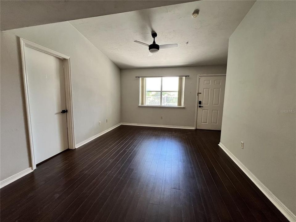 For Rent: $1,400 (2 beds, 2 baths, 888 Square Feet)
