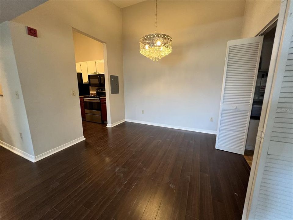 For Rent: $1,400 (2 beds, 2 baths, 888 Square Feet)