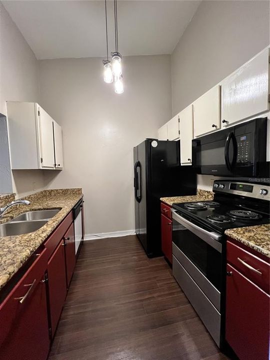 For Rent: $1,400 (2 beds, 2 baths, 888 Square Feet)