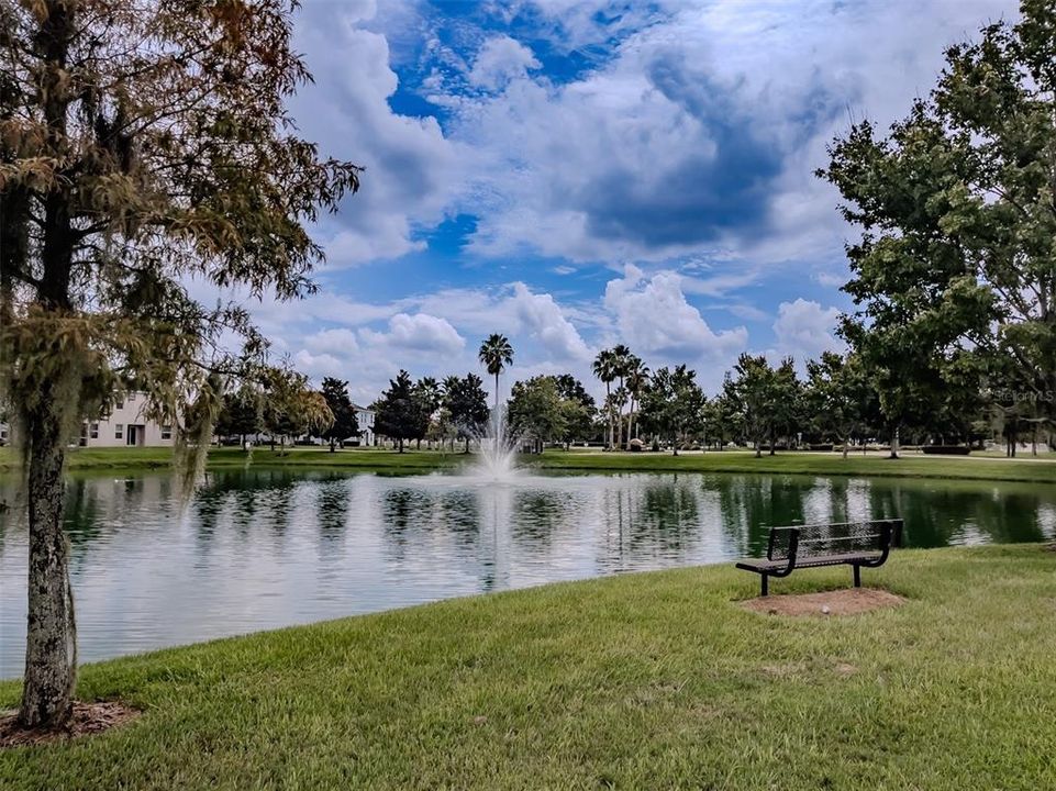 Activo con contrato: $233,000 (3 camas, 2 baños, 1594 Pies cuadrados)